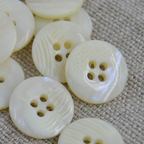 Button - Cream Iridescence - 18mm